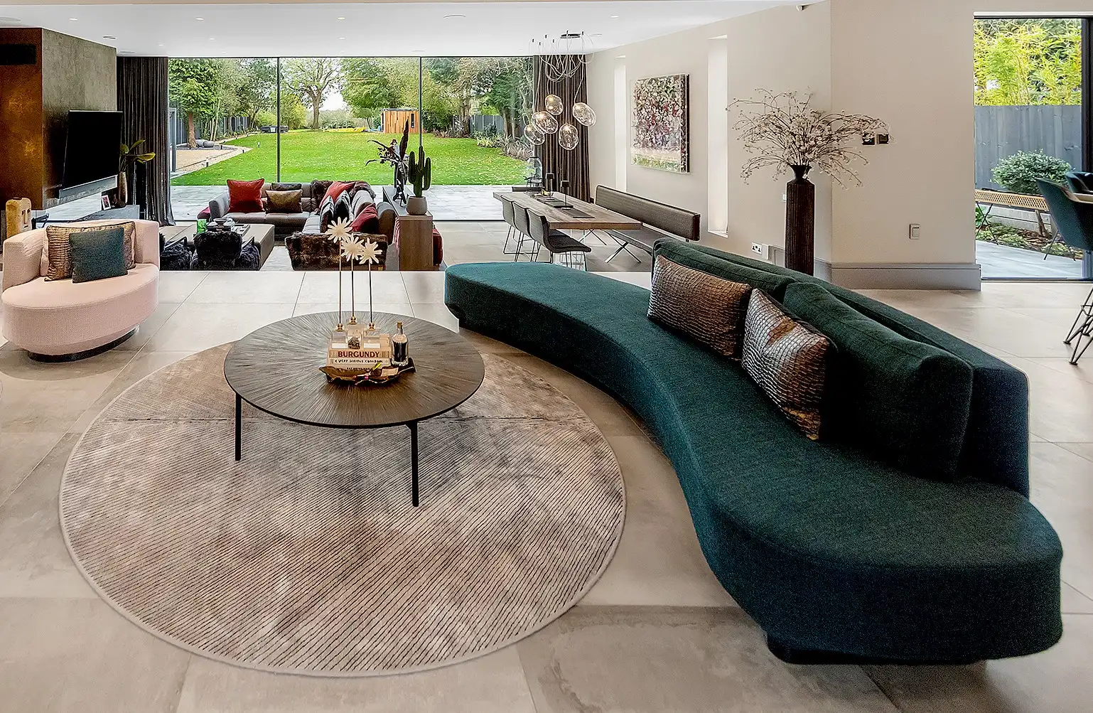 Curved Furniture in Contemporary Interiors