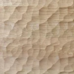 Campione di rovere intagliato e testurizzato con motivo ondulato, che mostra opzioni di finitura naturale per mobili di lusso realizzati su misura da Nolita Harbour.